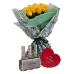 Pack Ramo de rosas amarillas + Bombones corazón + 3 Botellas de cava mini Freixenet