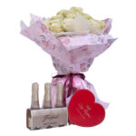 Pack Ramo de rosas blancas + Bombones corazón + 3 Botellas de cava mini Freixenet