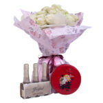 Pack Ramo de rosas blancas + Bombonera de lata + 3 Botellas de cava mini Freixenet